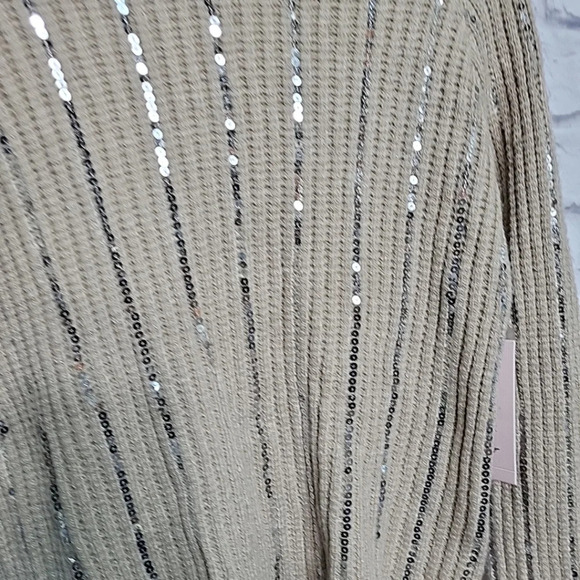 NWT Nanette Lepore Tan Short / Crop Sweater With Silver Sequins Medium - Picture 3 of 10